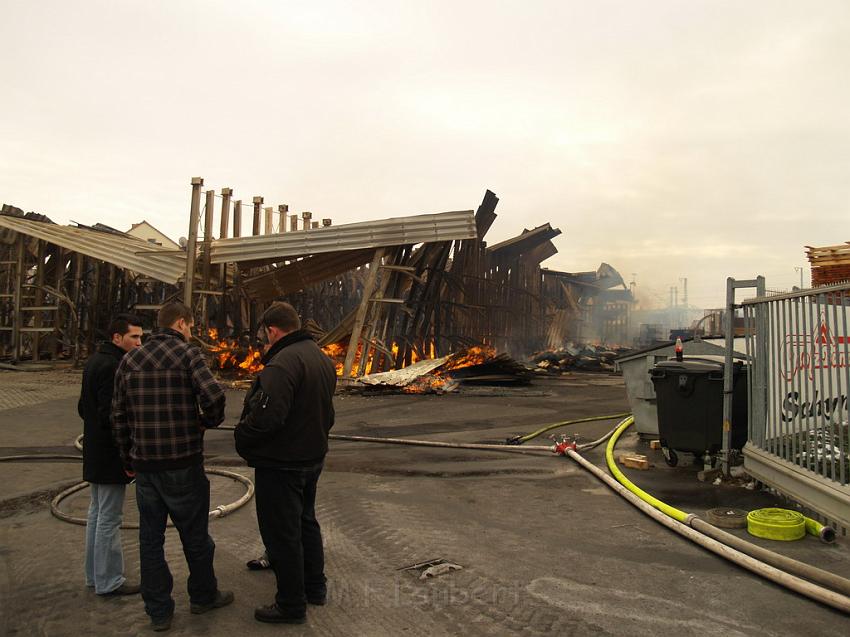 Grossbrand Holzlager Siegburg Industriestr P287.JPG